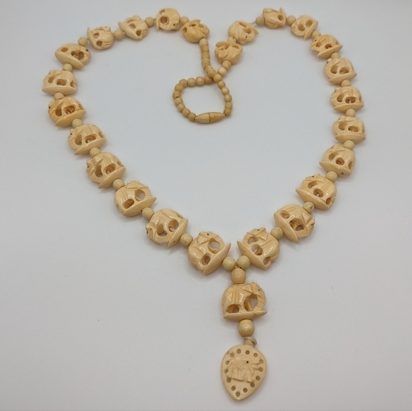 Vintage Jewelry - 60's Bone Beaded Necklace With Elephant Carvings
